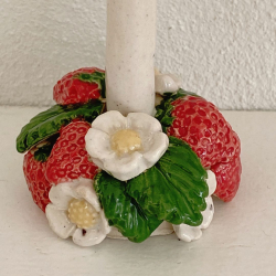 KERAMIKFLAG MED JORDBR  - 8 cm